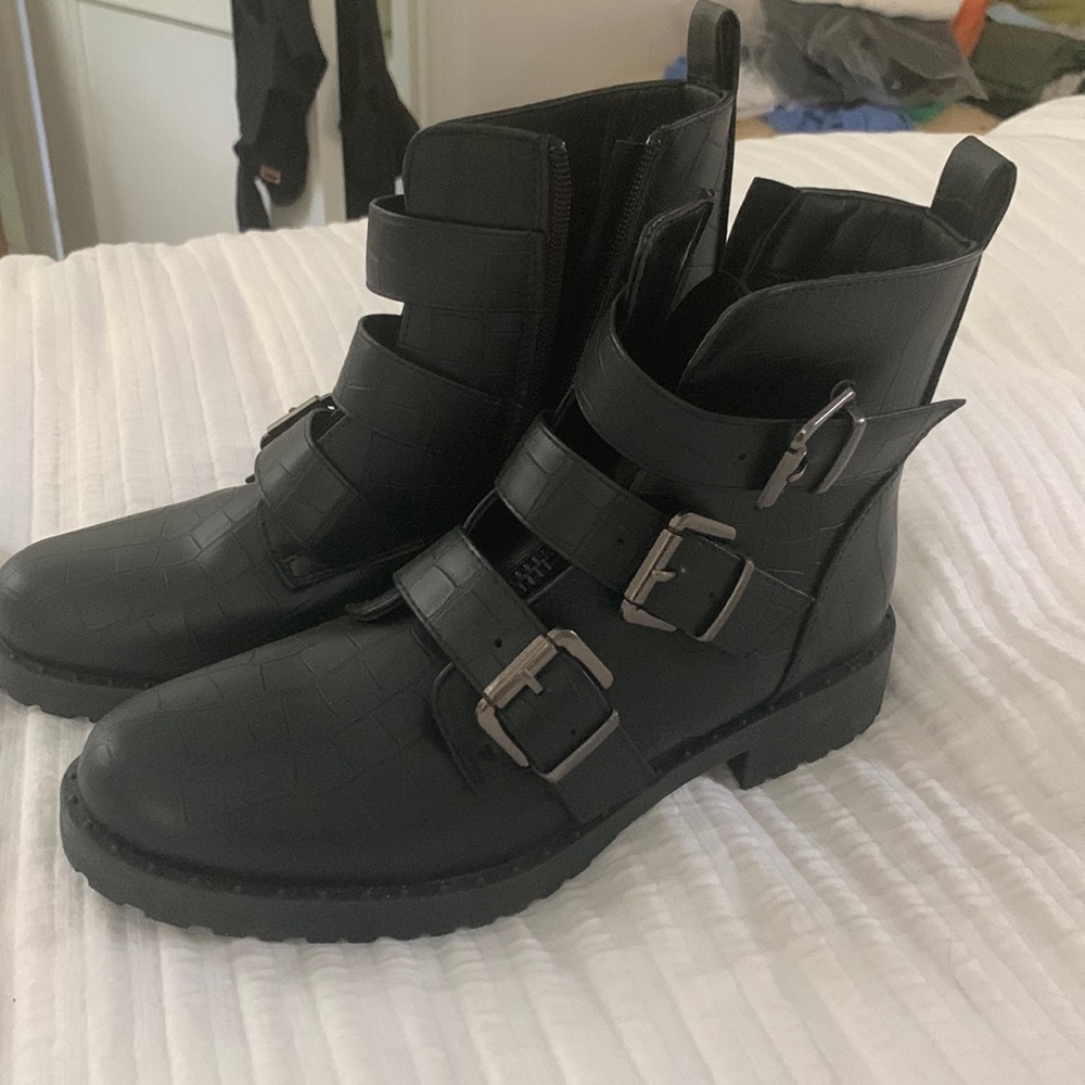 Black faux crocodile boots. Size 8. Forever 21